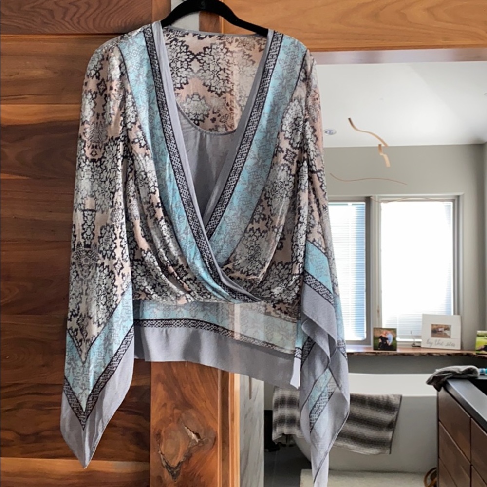 BCBG flowy top